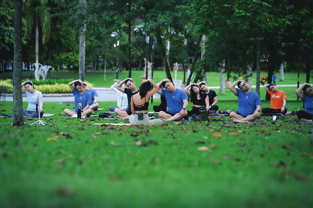 9/8 Rise & Flow | Morning Yoga in the park