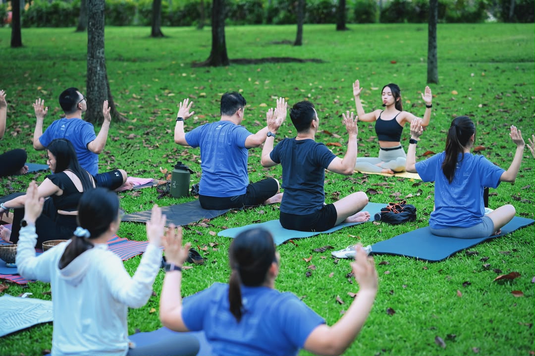9/8 Rise & Flow | Morning Yoga in the park