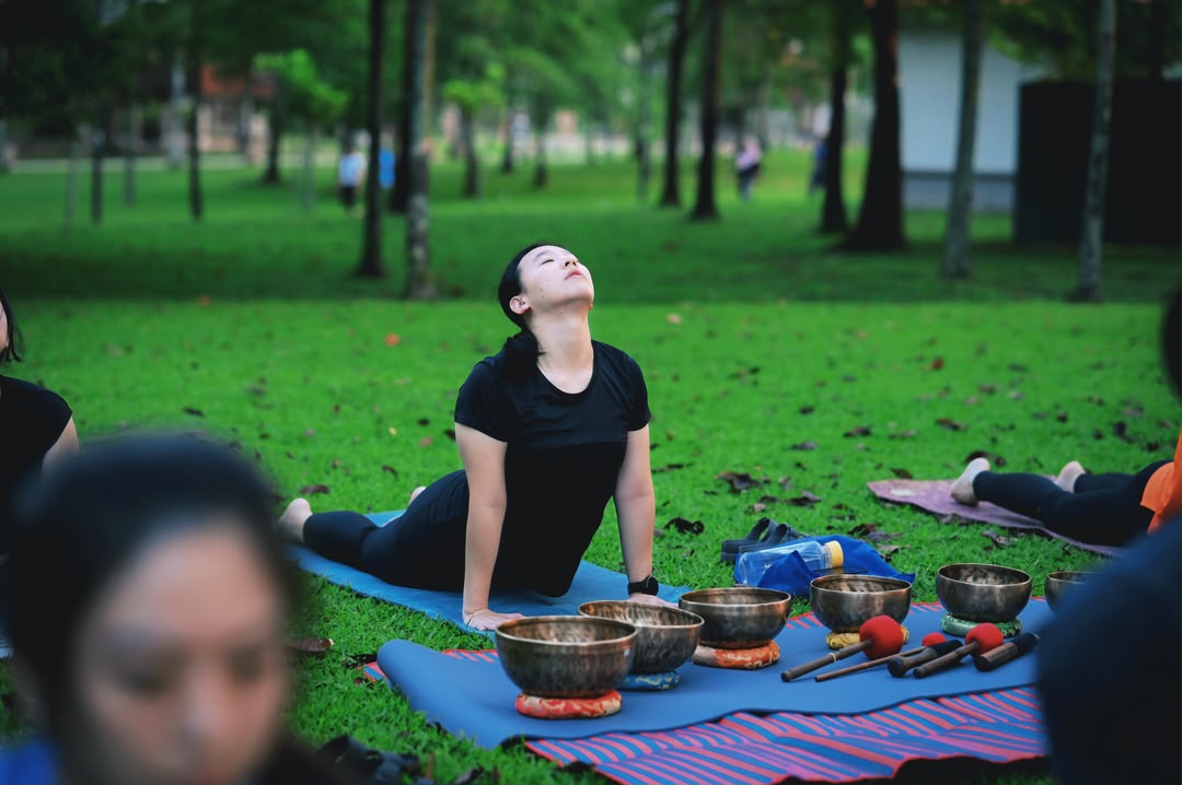 9/8 Rise & Flow | Morning Yoga in the park