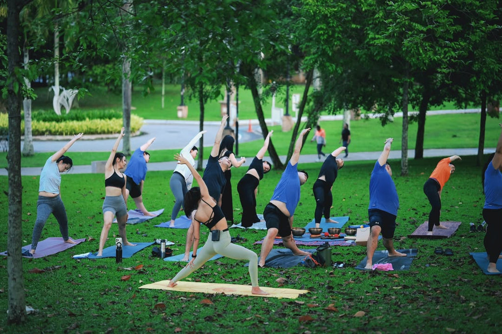 9/8 Rise & Flow | Morning Yoga in the park